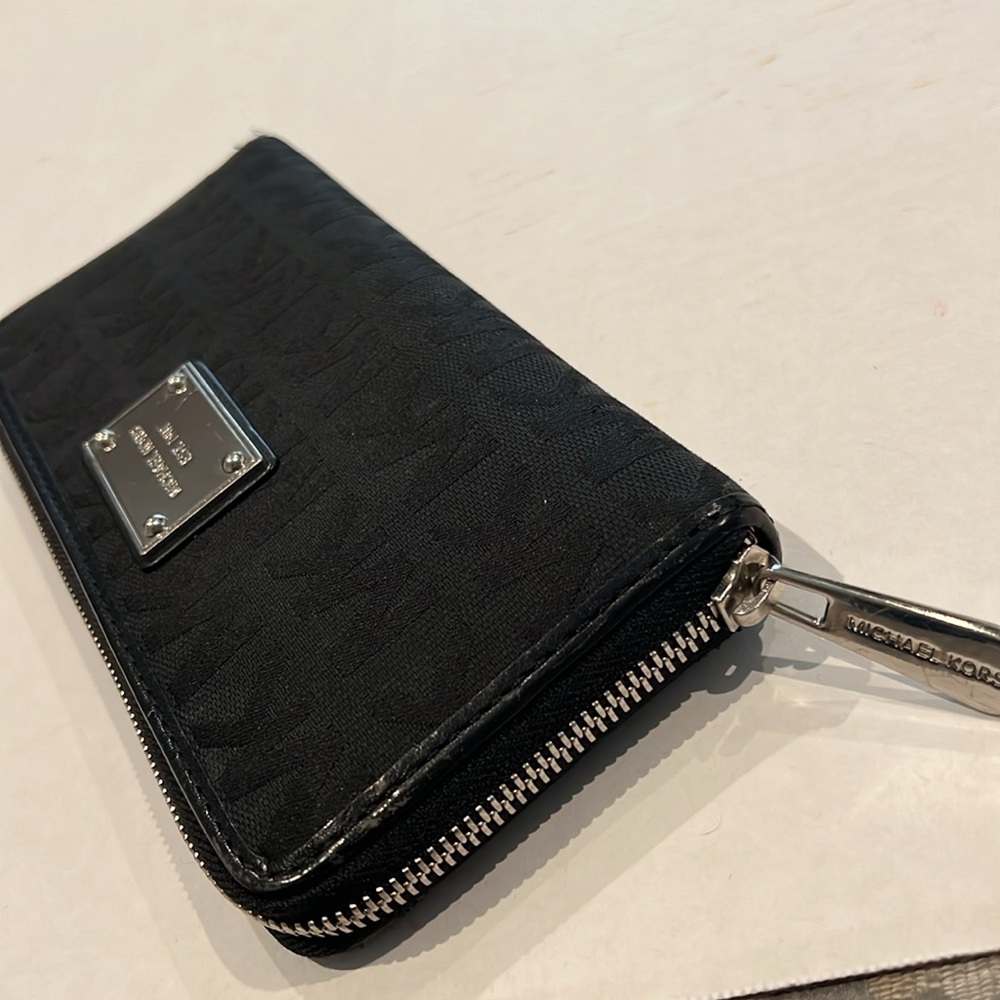 Michael Kors Wallet - Picture 9 of 12